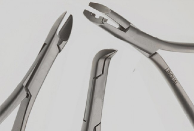 Bird beak orthodontic plier with one round and one square beak